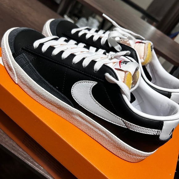 Nike Blazer - Picture 1 of 8